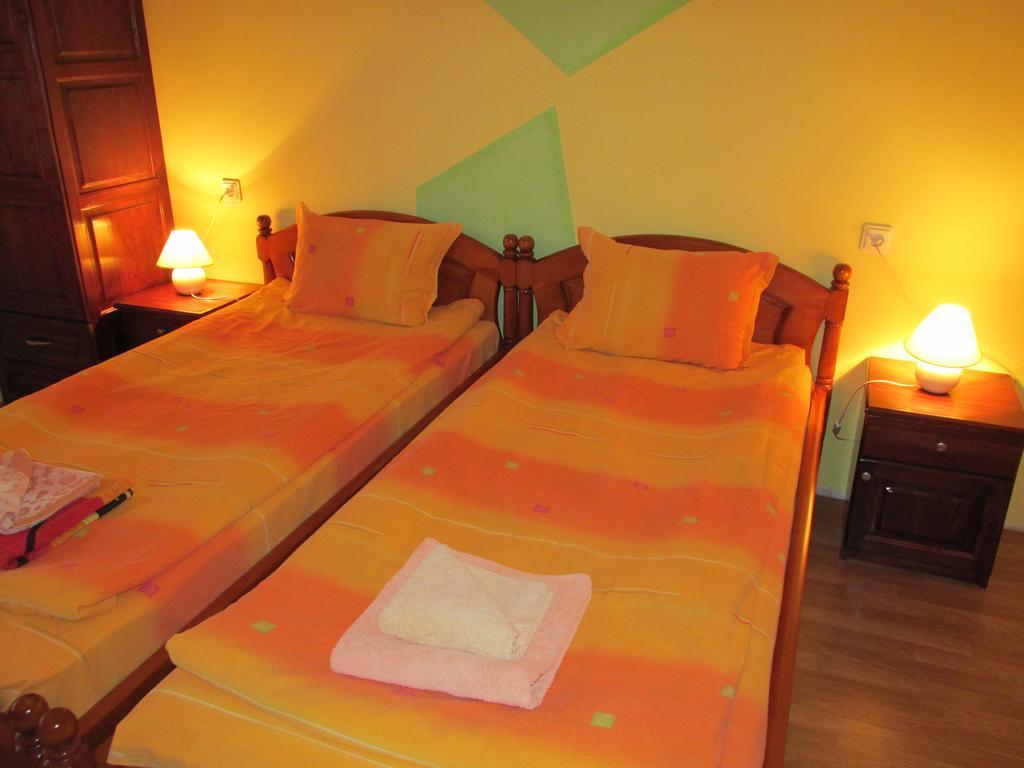 Pri Orehite Guesthouse Oreshak  Eksteriør billede